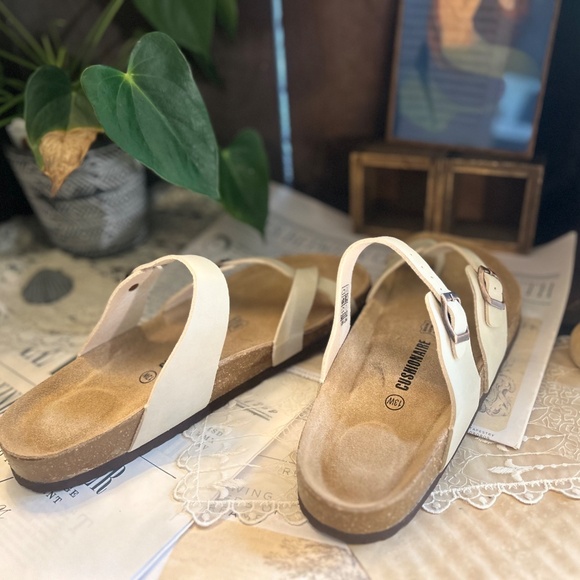 Cushionaire sandal - Picture 2 of 3